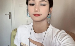 宝贝看你的小樱桃肿了